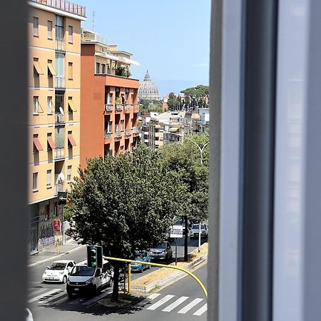Near Vatican, Irnerio 47 Guest House ローマ エクステリア 写真