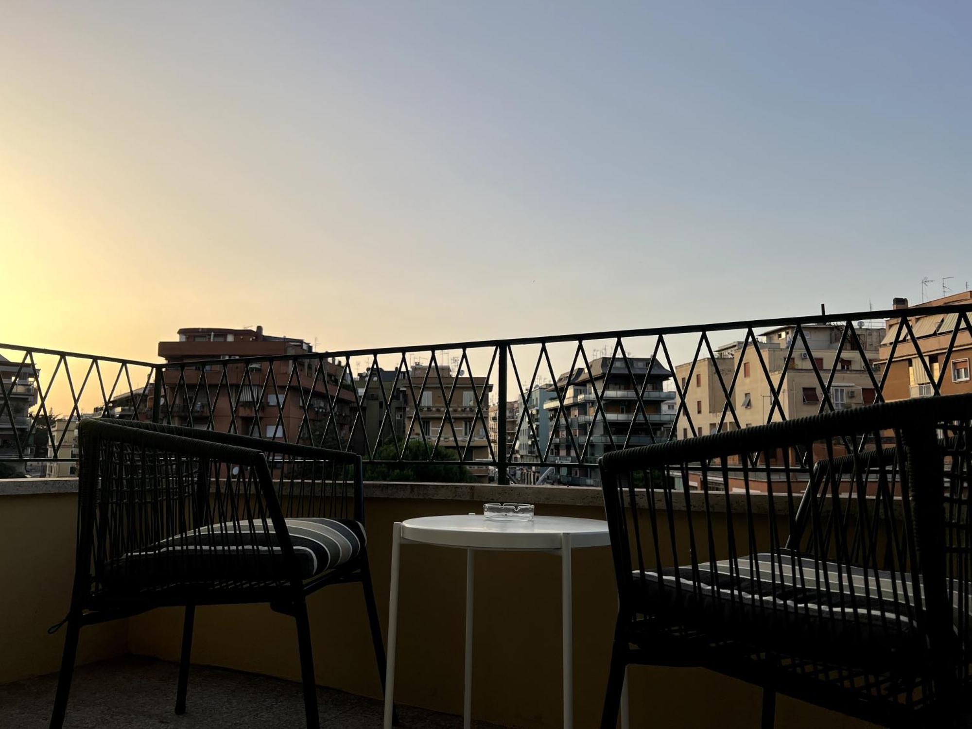 Near Vatican, Irnerio 47 Guest House ローマ エクステリア 写真