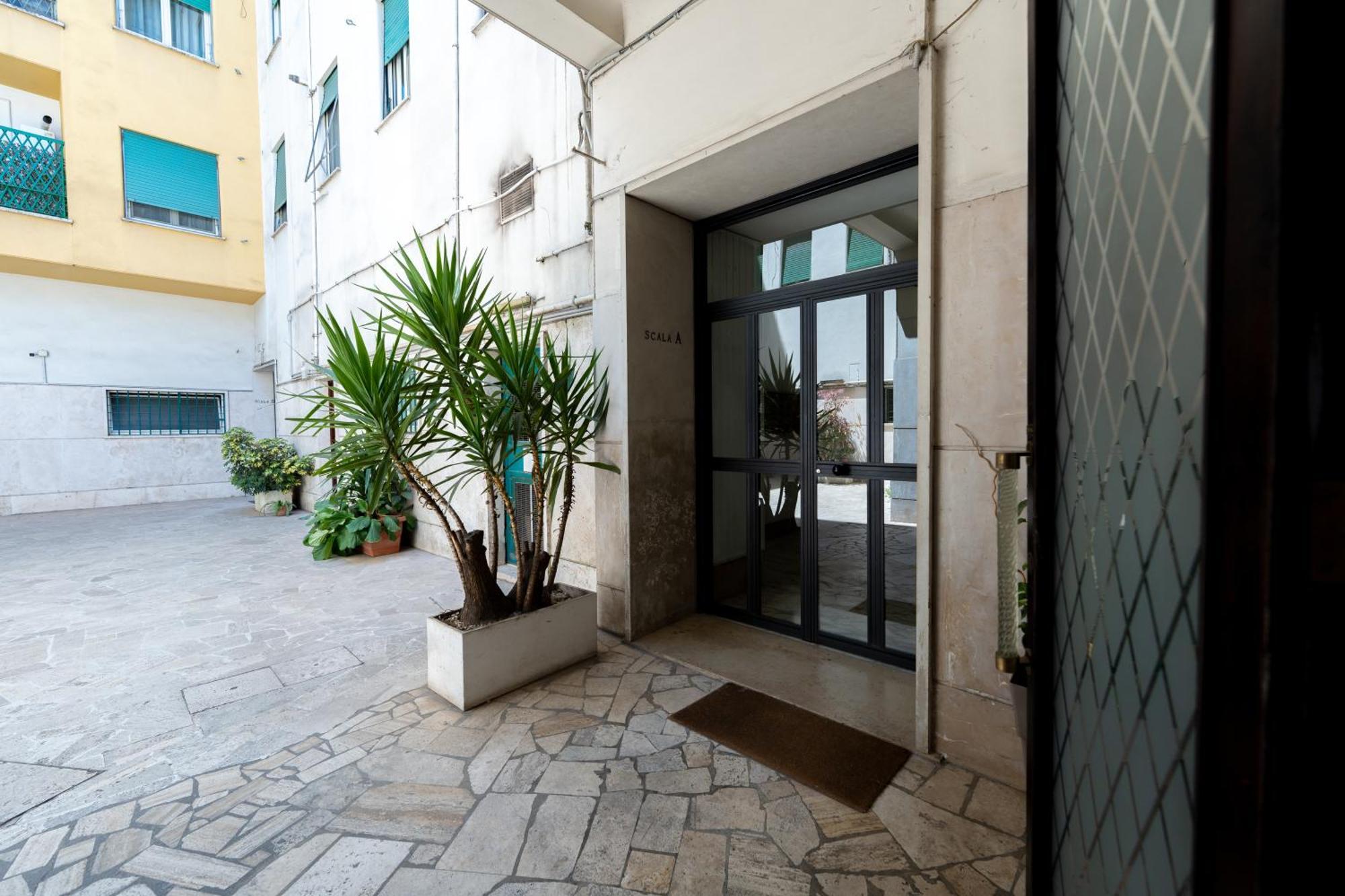 Near Vatican, Irnerio 47 Guest House ローマ エクステリア 写真